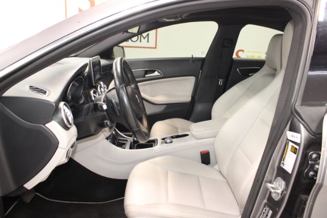 2015 Mercedes-Benz CLA 250 Base