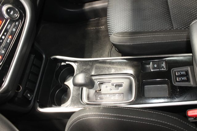 2019 Mitsubishi Outlander ES