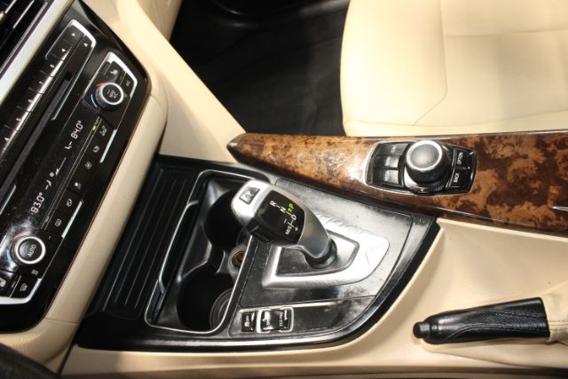 2018 BMW 3-Series 320i Sedan